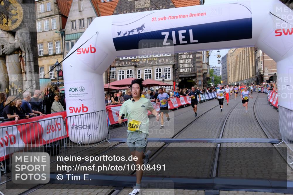 13.09.2026 - 21. swb-Marathon Bremen Tim E. http://msf.ph/oto/10308491 13.09.2026 10:51:57 Ziel 10162, 10183, 10281, 10334, 10348, 10467, 10641, 10763, 11145, 11273, 11542, 11733, 11777, 11787, 12329, 13631 meine-sportfotos.de