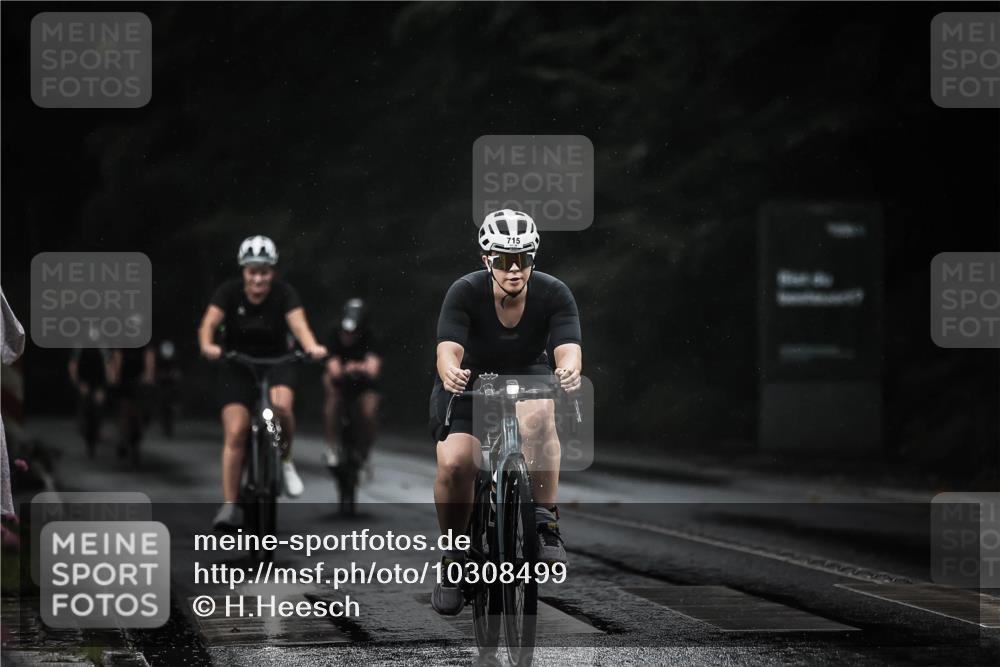 13.09.2026 - Stadtparktriathlon H.Heesch http://msf.ph/oto/10308499 13.09.2026 11:41:31 Radfahren 715, 810, 897, 1800 meine-sportfotos.de