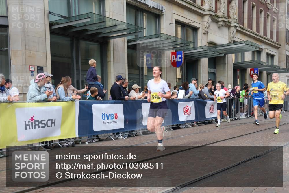 13.09.2026 - 21. swb-Marathon Bremen Strokosch-Dieckow http://msf.ph/oto/10308511 13.09.2026 10:54:35 Ziel 10589, 10608, 10646, 10901, 11040, 11174, 11569, 11620, 11860, 11874, 11889, 11908, 11976, 12313, 12519, 12800, 13526, 13592, 10067, 10146, 10359, 10410, 10503, 10577, 10631, 10704, 10749, 10765, 10837, 10884, 11039, 11099, 11118, 11389, 11476, 11593, 11843, 11989, 12038, 12265, 12328, 12467, 13526 meine-sportfotos.de