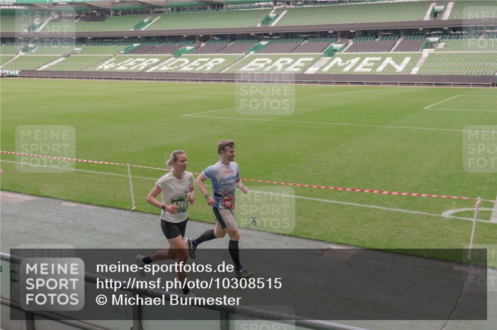 13.09.2026 - 21. swb-Marathon Bremen Michael Burmester http://msf.ph/oto/10308515 13.09.2026 12:40:33 Laufen im Stadion 126, 371, 453, 603, 640, 650, 671, 735, 744, 807, 862, 912, 957, 1136, 1336, 1379, 1381, 1508, 1540, 1571, 1614, 1758, 1795, 1797, 1800, 1852, 1860, 1901, 1930, 1950, 2049, 2099, 2986, 3744, 4381, 4936, 6201, 6630, 7118, 7671, 8065, 9065, 9329, 9630, 10034, 13080, 13224, 365, 466, 658, 850, 1090, 1288, 1385, 1485, 1583, 1604, 1754, 1993, 2073, 2585, 3617, 7244, 7768, 8075, 8729, 13033 meine-sportfotos.de