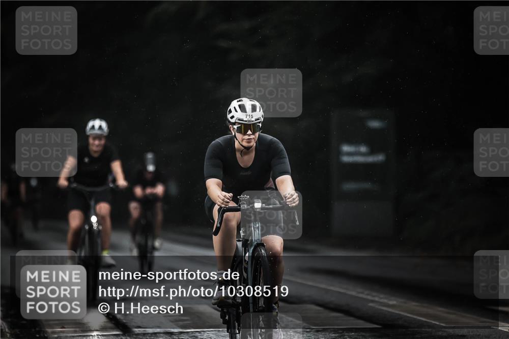13.09.2026 - Stadtparktriathlon H.Heesch http://msf.ph/oto/10308519 13.09.2026 11:41:31 Radfahren 715, 810, 897, 1800 meine-sportfotos.de