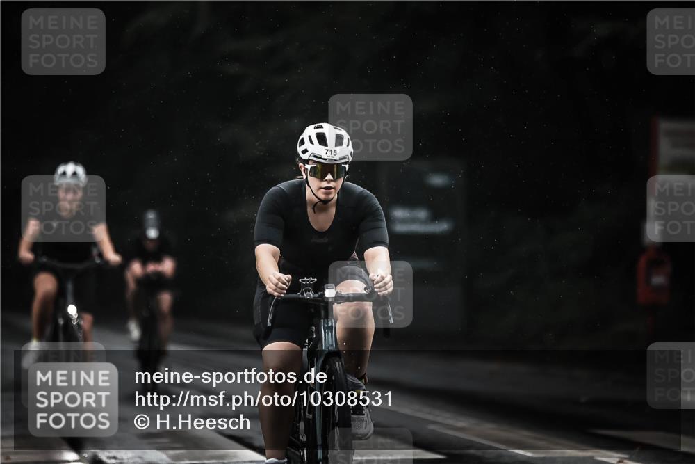 13.09.2026 - Stadtparktriathlon H.Heesch http://msf.ph/oto/10308531 13.09.2026 11:41:32 Radfahren 715, 773, 810, 891, 897, 1800 meine-sportfotos.de