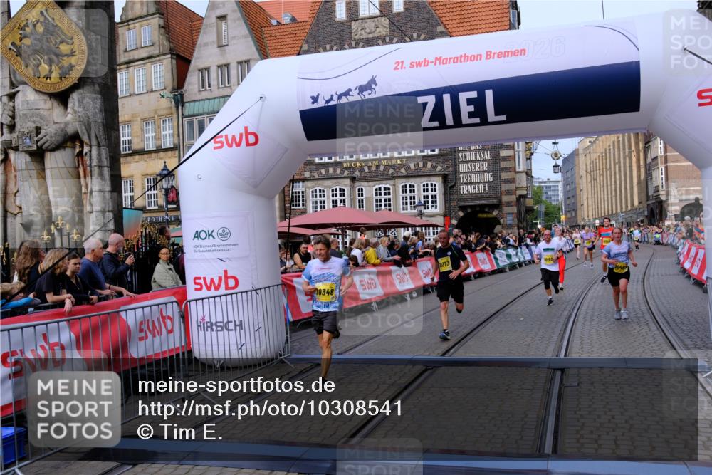 13.09.2026 - 21. swb-Marathon Bremen Tim E. http://msf.ph/oto/10308541 13.09.2026 10:51:58 Ziel 10162, 10183, 10281, 10334, 10348, 10467, 10641, 11145, 11273, 11542, 11685, 11733, 11777, 11787, 12329, 13631 meine-sportfotos.de