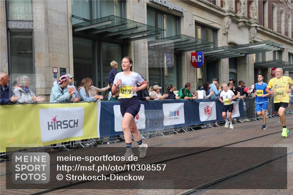 13.09.2026 - 21. swb-Marathon Bremen Strokosch-Dieckow http://msf.ph/oto/10308557 13.09.2026 10:54:36 Ziel 10589, 10608, 10646, 10901, 11040, 11174, 11569, 11620, 11860, 11874, 11889, 11908, 11976, 12313, 12519, 12800, 13592, 10067, 10146, 10359, 10410, 10503, 10577, 10608, 10631, 10704, 10749, 10765, 10837, 10884, 11039, 11099, 11118, 11389, 11476, 11593, 11843, 11874, 12038, 12265, 12328, 12467, 12519, 13526 meine-sportfotos.de