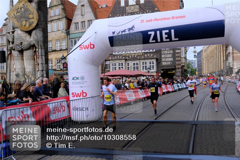 13.09.2026 - 21. swb-Marathon Bremen Tim E. http://msf.ph/oto/10308558 13.09.2026 10:51:58 Ziel 10162, 10183, 10281, 10334, 10348, 10467, 10641, 11145, 11273, 11542, 11685, 11733, 11777, 11787, 12329, 13631 meine-sportfotos.de