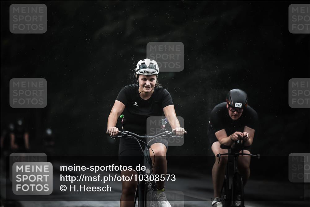 13.09.2026 - Stadtparktriathlon H.Heesch http://msf.ph/oto/10308573 13.09.2026 11:41:33 Radfahren 715, 773, 810, 891, 897, 1800 meine-sportfotos.de