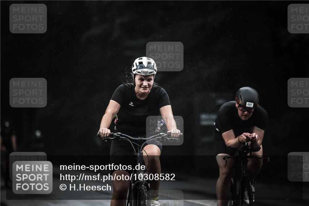 13.09.2026 - Stadtparktriathlon H.Heesch http://msf.ph/oto/10308582 13.09.2026 11:41:33 Radfahren 715, 773, 810, 891, 897, 1800 meine-sportfotos.de