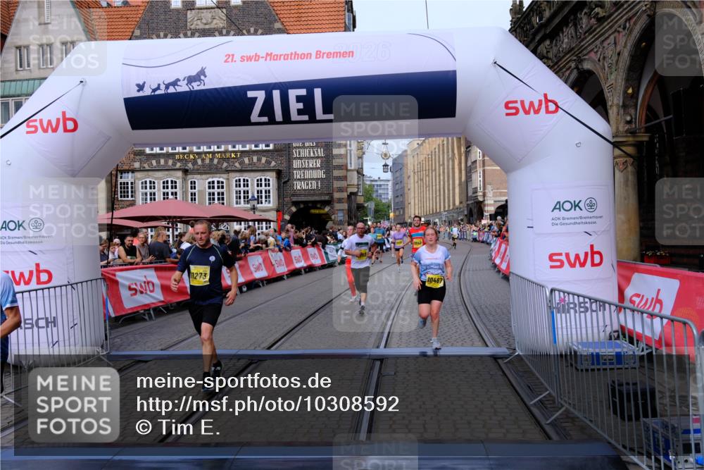 13.09.2026 - 21. swb-Marathon Bremen Tim E. http://msf.ph/oto/10308592 13.09.2026 10:51:59 Ziel 10162, 10183, 10281, 10334, 10348, 10467, 10641, 11145, 11273, 11542, 11685, 11733, 11777, 11787, 12329 meine-sportfotos.de