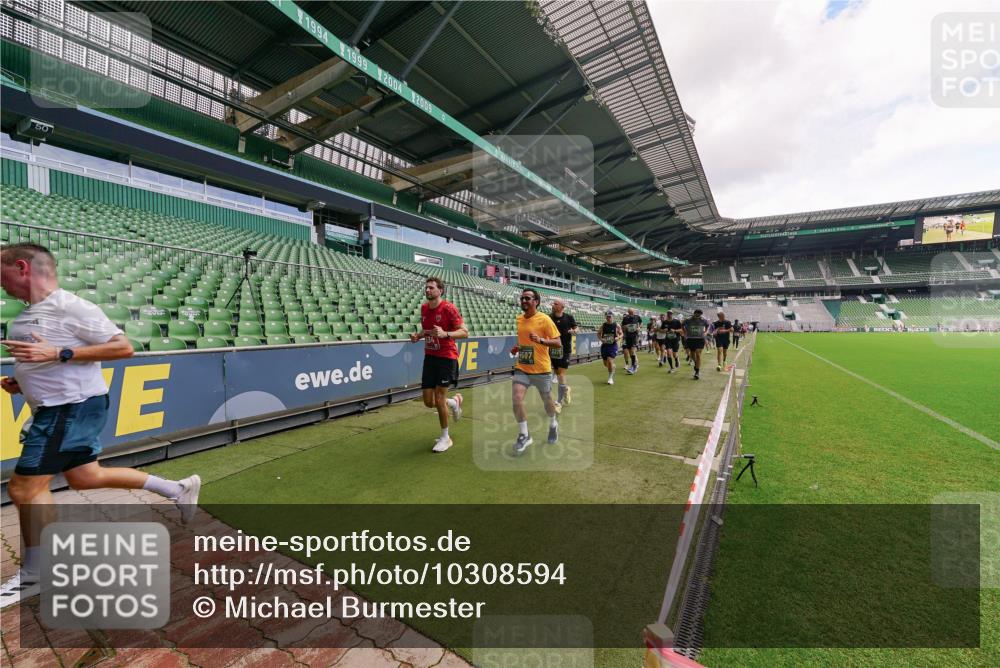 13.09.2026 - 21. swb-Marathon Bremen Michael Burmester http://msf.ph/oto/10308594 13.09.2026 13:04:26 Laufen im Stadion 178, 209, 210, 488, 534, 536, 565, 596, 725, 762, 881, 940, 1014, 1239, 1307, 1343, 1373, 1456, 1458, 1479, 1611, 1627, 1649, 1653, 1656, 1687, 1771, 1780, 1914, 1932, 1941, 2023, 2089, 2126, 2223, 2369, 2430, 2434, 2452, 2513, 2602, 2625, 2723, 2742, 2851, 2867, 2872, 2891, 2910, 2919, 2934, 2957, 2959, 2977, 3028, 3135, 3217, 3320, 3343, 3360, 3402, 3419, 3425, 3454, 3460, 3510, 3521, 3579, 3597, 3618, 3796, 3846, 3859, 3909, 4077, 242 meine-sportfotos.de
