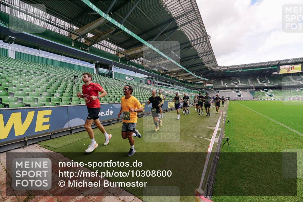 13.09.2026 - 21. swb-Marathon Bremen Michael Burmester http://msf.ph/oto/10308600 13.09.2026 13:04:27 Laufen im Stadion 178, 209, 210, 488, 534, 536, 565, 596, 725, 762, 881, 940, 1014, 1239, 1307, 1343, 1373, 1456, 1458, 1479, 1627, 1649, 1653, 1656, 1687, 1771, 1780, 1914, 1932, 1941, 2023, 2089, 2126, 2223, 2369, 2430, 2434, 2452, 2513, 2602, 2625, 2723, 2742, 2764, 2851, 2867, 2872, 2891, 2910, 2919, 2934, 2957, 2959, 2977, 2985, 3028, 3135, 3217, 3320, 3343, 3360, 3402, 3419, 3425, 3454, 3460, 3510, 3521, 3579, 3597, 3618, 3796, 3846, 3859, 3909, 4077, 242 meine-sportfotos.de