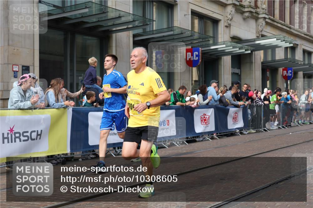 13.09.2026 - 21. swb-Marathon Bremen Strokosch-Dieckow http://msf.ph/oto/10308605 13.09.2026 10:54:38 Ziel 10555, 10589, 10646, 10901, 11001, 11040, 11569, 11620, 11860, 11889, 11908, 11976, 12313, 12800, 13592, 10067, 10146, 10359, 10410, 10503, 10577, 10608, 10631, 10704, 10749, 10765, 10837, 10884, 11039, 11099, 11118, 11174, 11389, 11593, 11874, 12038, 12265, 12328, 12467, 12519, 13526 meine-sportfotos.de