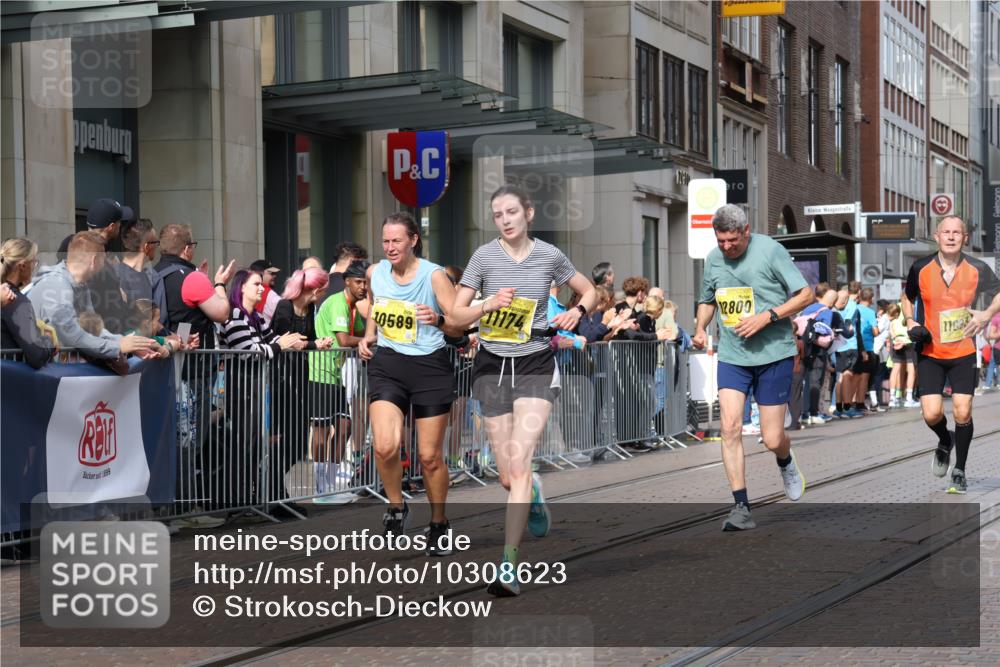 13.09.2026 - 21. swb-Marathon Bremen Strokosch-Dieckow http://msf.ph/oto/10308623 13.09.2026 10:54:39 Ziel 10555, 10589, 10646, 10901, 11001, 11040, 11569, 11620, 11860, 11889, 11908, 11976, 12313, 12800, 13592, 10067, 10146, 10359, 10410, 10503, 10577, 10608, 10631, 10704, 10749, 10765, 10837, 10884, 11039, 11040, 11099, 11118, 11174, 11389, 11593, 11874, 12038, 12265, 12328, 12467, 12519, 13526 meine-sportfotos.de