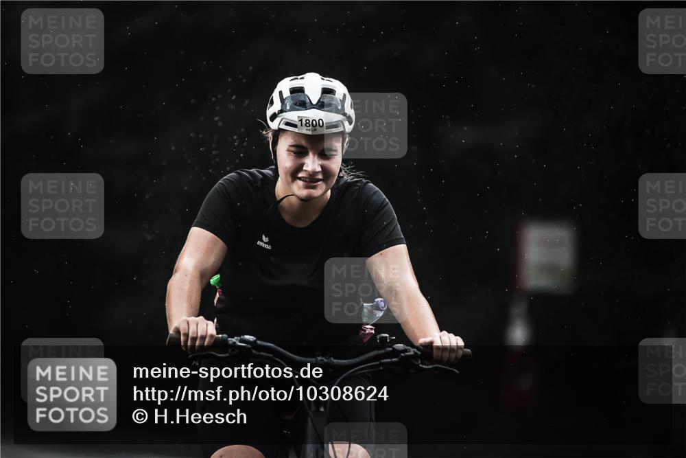 13.09.2026 - Stadtparktriathlon H.Heesch http://msf.ph/oto/10308624 13.09.2026 11:41:34 Radfahren 714, 715, 773, 810, 891, 897, 1800 meine-sportfotos.de