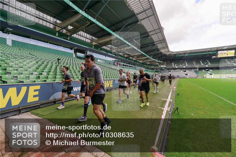 13.09.2026 - 21. swb-Marathon Bremen Michael Burmester http://msf.ph/oto/10308635 13.09.2026 13:04:30 Laufen im Stadion 178, 209, 210, 323, 488, 534, 536, 565, 596, 647, 725, 762, 881, 940, 1014, 1239, 1307, 1343, 1373, 1456, 1458, 1479, 1627, 1649, 1653, 1656, 1687, 1771, 1780, 1914, 1932, 1941, 2023, 2089, 2126, 2223, 2369, 2430, 2434, 2452, 2602, 2625, 2723, 2742, 2764, 2851, 2867, 2872, 2891, 2910, 2919, 2934, 2957, 2959, 2977, 2985, 3028, 3030, 3135, 3217, 3320, 3343, 3360, 3402, 3419, 3425, 3454, 3460, 3510, 3521, 3579, 3597, 3618, 3796, 3846, 3859, 3909, 242 meine-sportfotos.de