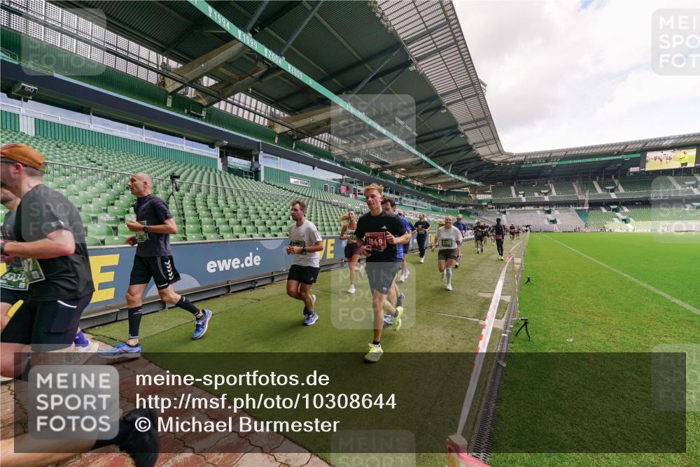 13.09.2026 - 21. swb-Marathon Bremen Michael Burmester http://msf.ph/oto/10308644 13.09.2026 13:04:30 Laufen im Stadion 178, 209, 210, 323, 488, 534, 536, 565, 596, 647, 725, 762, 881, 940, 1014, 1239, 1307, 1343, 1373, 1456, 1458, 1479, 1627, 1649, 1653, 1656, 1687, 1771, 1780, 1914, 1932, 1941, 2023, 2089, 2126, 2223, 2369, 2430, 2434, 2452, 2602, 2625, 2723, 2742, 2764, 2851, 2867, 2872, 2891, 2910, 2919, 2934, 2957, 2959, 2977, 2985, 3028, 3030, 3135, 3217, 3320, 3343, 3360, 3402, 3419, 3425, 3454, 3460, 3510, 3521, 3579, 3597, 3618, 3796, 3846, 3859, 3909, 242 meine-sportfotos.de