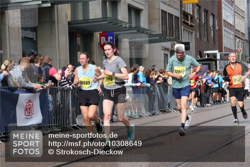 13.09.2026 - 21. swb-Marathon Bremen Strokosch-Dieckow http://msf.ph/oto/10308649 13.09.2026 10:54:39 Ziel 10555, 10589, 10646, 10901, 11001, 11040, 11569, 11620, 11860, 11889, 11908, 11976, 12313, 12800, 13592, 10067, 10146, 10359, 10410, 10503, 10577, 10608, 10631, 10704, 10749, 10765, 10837, 10884, 11039, 11040, 11099, 11118, 11174, 11389, 11593, 11874, 12038, 12265, 12328, 12467, 12519, 13526 meine-sportfotos.de