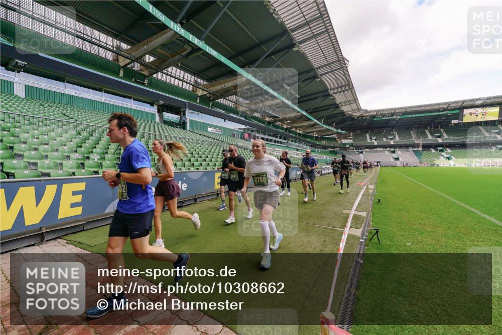 13.09.2026 - 21. swb-Marathon Bremen Michael Burmester http://msf.ph/oto/10308662 13.09.2026 13:04:32 Laufen im Stadion 178, 209, 210, 323, 488, 534, 536, 565, 596, 647, 725, 762, 881, 940, 1014, 1073, 1239, 1243, 1307, 1343, 1373, 1456, 1458, 1479, 1627, 1649, 1653, 1656, 1687, 1771, 1780, 1914, 1932, 1941, 2023, 2089, 2126, 2223, 2369, 2430, 2434, 2452, 2602, 2625, 2723, 2742, 2764, 2851, 2867, 2872, 2891, 2910, 2919, 2934, 2957, 2959, 2977, 2985, 3028, 3030, 3135, 3217, 3320, 3343, 3360, 3402, 3419, 3425, 3454, 3510, 3521, 3579, 3597, 3618, 3796, 3846, 3859, 3909, 242 meine-sportfotos.de