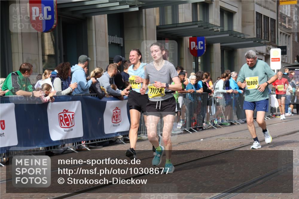 13.09.2026 - 21. swb-Marathon Bremen Strokosch-Dieckow http://msf.ph/oto/10308677 13.09.2026 10:54:40 Ziel 10555, 10589, 10646, 10901, 11001, 11569, 11620, 11860, 11889, 11908, 11976, 12313, 12800, 13592, 10067, 10146, 10410, 10503, 10577, 10589, 10608, 10631, 10704, 10749, 10765, 10837, 10884, 11039, 11040, 11099, 11174, 11389, 11593, 11874, 12038, 12265, 12328, 12467, 12519, 13526 meine-sportfotos.de