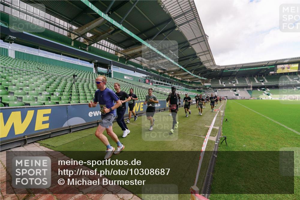 13.09.2026 - 21. swb-Marathon Bremen Michael Burmester http://msf.ph/oto/10308687 13.09.2026 13:04:33 Laufen im Stadion 178, 209, 210, 323, 488, 534, 536, 565, 596, 647, 725, 762, 881, 940, 1014, 1073, 1239, 1243, 1307, 1343, 1373, 1456, 1458, 1479, 1627, 1649, 1653, 1656, 1687, 1771, 1780, 1914, 1932, 1941, 2023, 2089, 2126, 2223, 2241, 2369, 2430, 2434, 2452, 2602, 2625, 2723, 2742, 2764, 2851, 2867, 2872, 2891, 2910, 2919, 2934, 2957, 2959, 2977, 2985, 3028, 3030, 3135, 3217, 3278, 3320, 3343, 3360, 3402, 3419, 3425, 3454, 3510, 3521, 3579, 3597, 3618, 3796, 3846, 3859, 3909, 242 meine-sportfotos.de