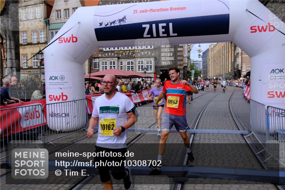 13.09.2026 - 21. swb-Marathon Bremen Tim E. http://msf.ph/oto/10308702 13.09.2026 10:52:02 Ziel 10162, 10183, 10281, 10348, 10467, 10641, 11273, 11542, 11685, 11733, 11777, 11784, 11962, 12329 meine-sportfotos.de