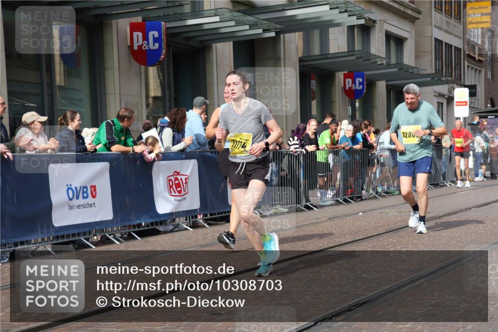 13.09.2026 - 21. swb-Marathon Bremen Strokosch-Dieckow http://msf.ph/oto/10308703 13.09.2026 10:54:40 Ziel 10555, 10589, 10646, 10901, 11001, 11569, 11620, 11860, 11889, 11908, 11976, 12313, 12800, 13592, 10067, 10146, 10410, 10503, 10577, 10589, 10608, 10631, 10704, 10749, 10765, 10837, 10884, 11039, 11040, 11099, 11174, 11389, 11593, 11874, 12038, 12265, 12328, 12467, 12519, 13526 meine-sportfotos.de