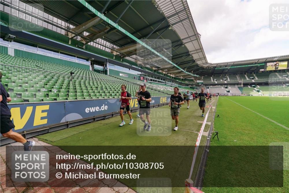 13.09.2026 - 21. swb-Marathon Bremen Michael Burmester http://msf.ph/oto/10308705 13.09.2026 13:04:35 Laufen im Stadion 178, 209, 210, 323, 488, 534, 536, 565, 596, 647, 725, 762, 881, 940, 1073, 1239, 1243, 1307, 1308, 1343, 1373, 1456, 1458, 1479, 1627, 1649, 1653, 1656, 1687, 1771, 1780, 1914, 1932, 1941, 2023, 2089, 2126, 2223, 2241, 2301, 2369, 2430, 2434, 2452, 2602, 2625, 2723, 2742, 2764, 2851, 2867, 2872, 2891, 2910, 2919, 2934, 2957, 2959, 2977, 2985, 3028, 3030, 3135, 3217, 3278, 3320, 3343, 3360, 3402, 3419, 3425, 3454, 3510, 3521, 3579, 3597, 3618, 3796, 3846, 3859, 3909, 242 meine-sportfotos.de