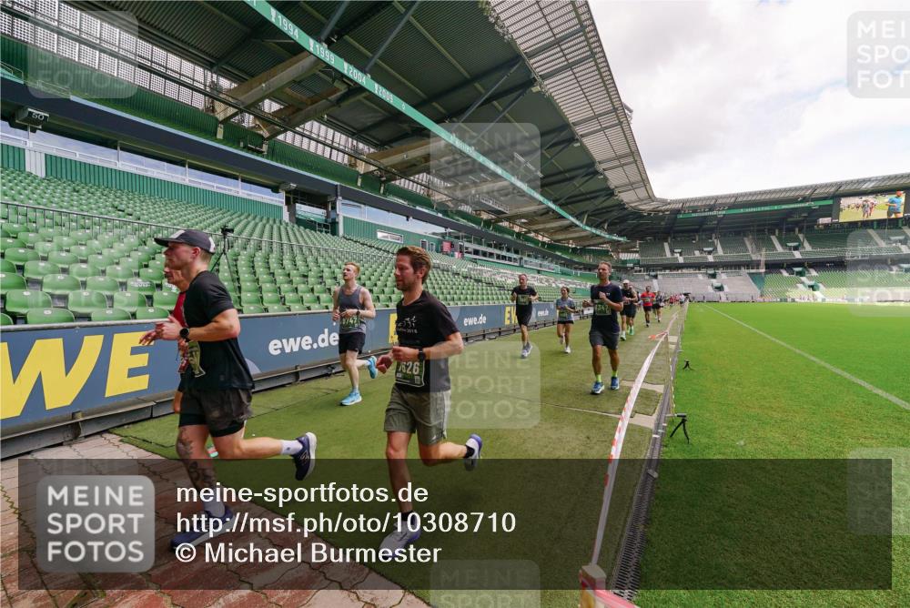 13.09.2026 - 21. swb-Marathon Bremen Michael Burmester http://msf.ph/oto/10308710 13.09.2026 13:04:36 Laufen im Stadion 178, 209, 210, 323, 488, 534, 536, 565, 596, 647, 725, 762, 881, 940, 1073, 1239, 1243, 1307, 1308, 1343, 1373, 1456, 1458, 1479, 1627, 1649, 1653, 1656, 1687, 1771, 1780, 1914, 1932, 1941, 2023, 2089, 2126, 2223, 2241, 2301, 2369, 2430, 2434, 2452, 2602, 2625, 2723, 2742, 2764, 2851, 2867, 2872, 2891, 2910, 2919, 2934, 2957, 2959, 2977, 2985, 3028, 3030, 3135, 3217, 3278, 3320, 3343, 3360, 3402, 3419, 3425, 3454, 3510, 3521, 3579, 3597, 3618, 3796, 3846, 3859, 3909, 242 meine-sportfotos.de