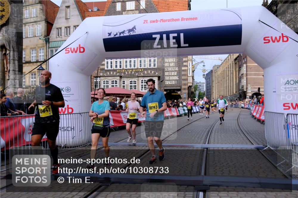 13.09.2026 - 21. swb-Marathon Bremen Tim E. http://msf.ph/oto/10308733 13.09.2026 10:52:06 Ziel 10162, 10183, 10281, 10348, 10467, 10641, 11273, 11277, 11542, 11685, 11733, 11777, 11784, 11962, 12329, 12349 meine-sportfotos.de