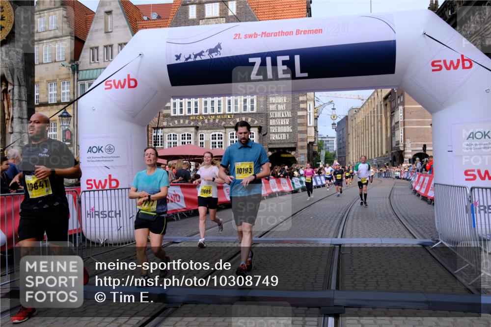 13.09.2026 - 21. swb-Marathon Bremen Tim E. http://msf.ph/oto/10308749 13.09.2026 10:52:06 Ziel 10162, 10183, 10281, 10348, 10467, 10641, 11273, 11277, 11542, 11685, 11733, 11777, 11784, 11962, 12329, 12349 meine-sportfotos.de