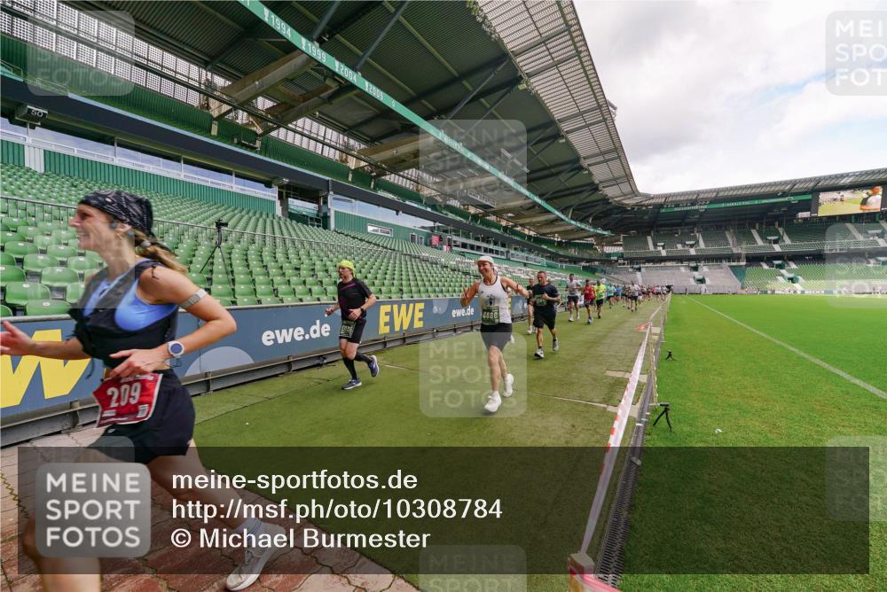 13.09.2026 - 21. swb-Marathon Bremen Michael Burmester http://msf.ph/oto/10308784 13.09.2026 13:04:43 Laufen im Stadion 178, 209, 210, 244, 323, 488, 534, 536, 565, 596, 647, 725, 881, 940, 1073, 1239, 1243, 1307, 1308, 1343, 1373, 1456, 1458, 1479, 1627, 1649, 1653, 1656, 1687, 1771, 1780, 1914, 1932, 1941, 2023, 2089, 2126, 2223, 2241, 2301, 2369, 2430, 2434, 2452, 2602, 2625, 2723, 2742, 2764, 2851, 2867, 2872, 2891, 2910, 2919, 2934, 2957, 2959, 2977, 2985, 3028, 3030, 3217, 3278, 3320, 3343, 3402, 3419, 3425, 3444, 3454, 3485, 3510, 3521, 3579, 3597, 3618, 3796, 3846, 3859, 3909, 242 meine-sportfotos.de