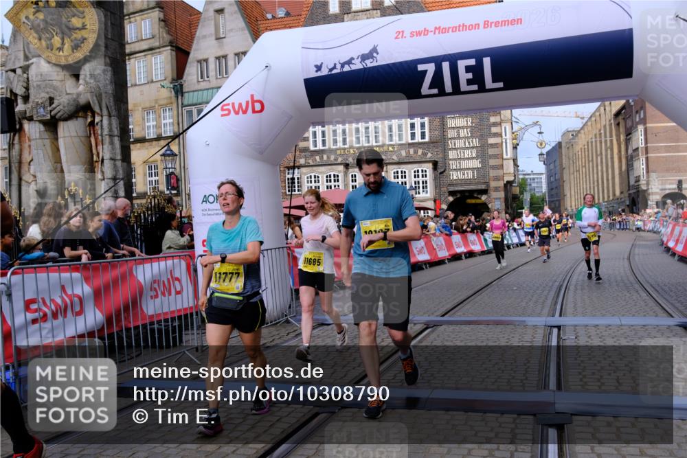 13.09.2026 - 21. swb-Marathon Bremen Tim E. http://msf.ph/oto/10308790 13.09.2026 10:52:07 Ziel 10162, 10183, 10218, 10281, 10348, 10467, 10641, 11273, 11277, 11285, 11542, 11685, 11733, 11777, 11784, 11962, 12329, 12349 meine-sportfotos.de