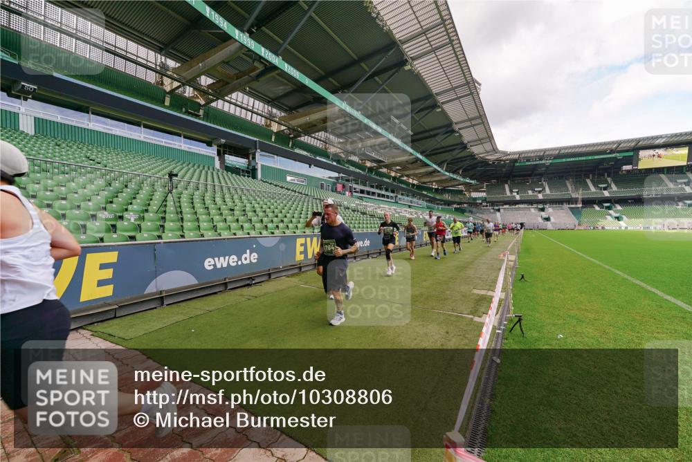 13.09.2026 - 21. swb-Marathon Bremen Michael Burmester http://msf.ph/oto/10308806 13.09.2026 13:04:45 Laufen im Stadion 178, 209, 210, 244, 323, 488, 534, 536, 565, 596, 647, 725, 881, 900, 1073, 1239, 1243, 1307, 1308, 1343, 1373, 1456, 1458, 1479, 1627, 1649, 1653, 1656, 1687, 1771, 1780, 1914, 1932, 1941, 2023, 2089, 2126, 2223, 2241, 2301, 2369, 2430, 2434, 2452, 2602, 2625, 2723, 2742, 2764, 2851, 2867, 2872, 2891, 2910, 2919, 2934, 2957, 2959, 2977, 2985, 3028, 3030, 3217, 3278, 3320, 3343, 3402, 3419, 3425, 3444, 3454, 3485, 3510, 3521, 3579, 3597, 3618, 3796, 3846, 3859, 3909, 242 meine-sportfotos.de
