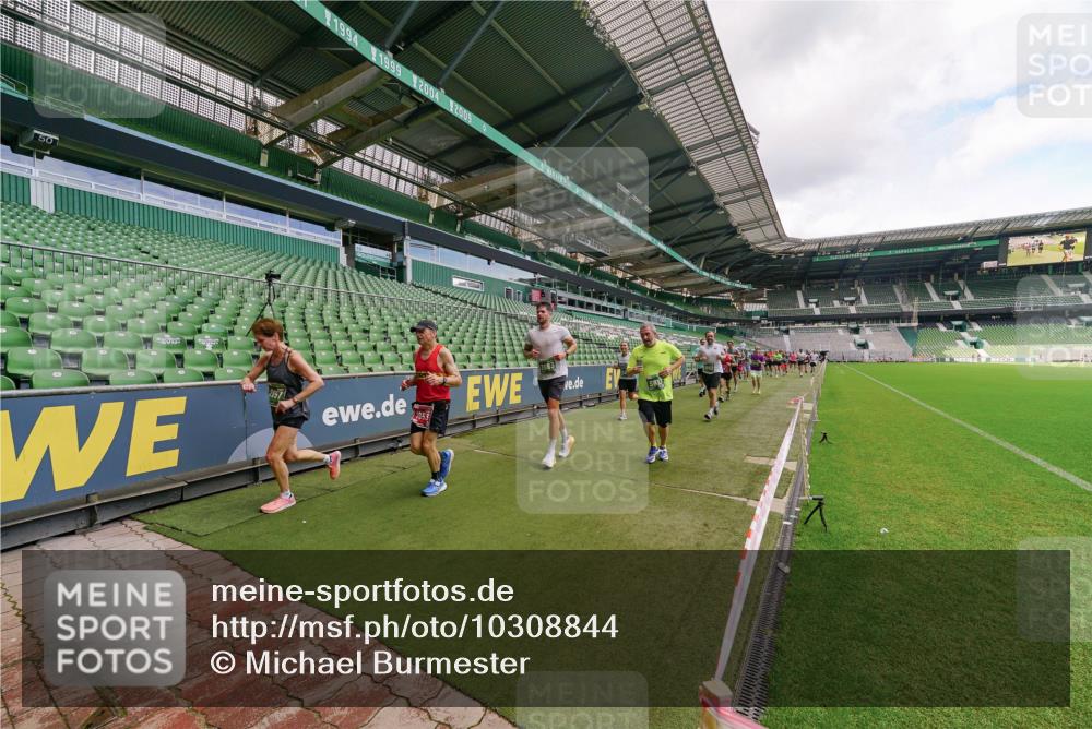 13.09.2026 - 21. swb-Marathon Bremen Michael Burmester http://msf.ph/oto/10308844 13.09.2026 13:04:48 Laufen im Stadion 178, 209, 210, 244, 323, 488, 534, 536, 565, 596, 647, 725, 881, 900, 1073, 1239, 1243, 1307, 1308, 1343, 1373, 1456, 1458, 1479, 1627, 1649, 1653, 1656, 1687, 1771, 1780, 1914, 1932, 1941, 2023, 2089, 2126, 2223, 2241, 2301, 2369, 2430, 2434, 2452, 2602, 2625, 2723, 2742, 2764, 2851, 2867, 2872, 2891, 2910, 2919, 2934, 2957, 2959, 2977, 2985, 3028, 3030, 3217, 3278, 3320, 3343, 3402, 3419, 3425, 3444, 3454, 3485, 3510, 3521, 3579, 3597, 3618, 3796, 3846, 3859, 3909, 242 meine-sportfotos.de