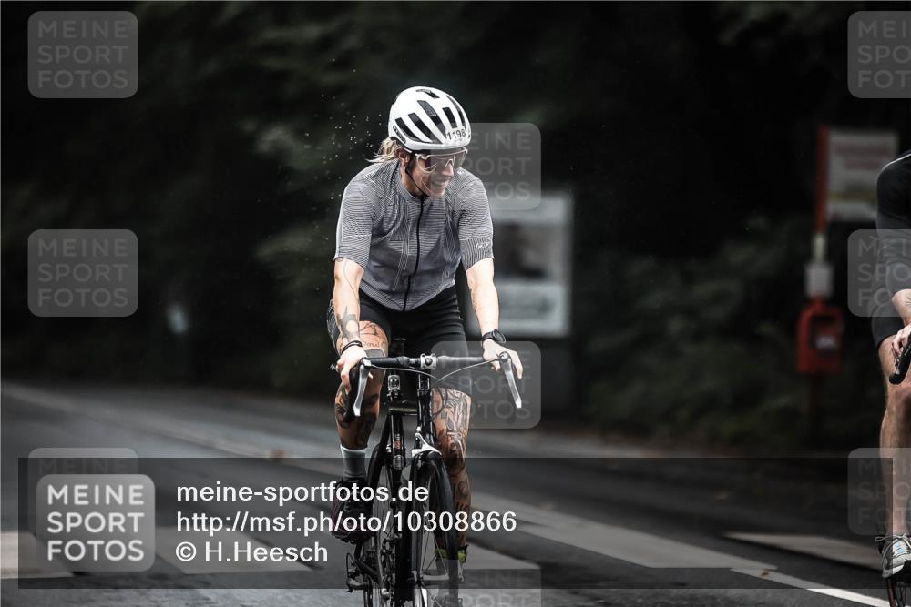 13.09.2026 - Stadtparktriathlon H.Heesch http://msf.ph/oto/10308866 13.09.2026 12:48:44 Radfahren 1198, 1241, 1265 meine-sportfotos.de