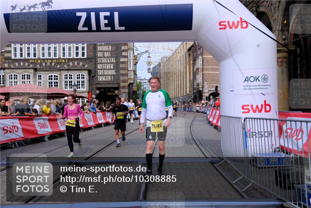 13.09.2026 - 21. swb-Marathon Bremen Tim E. http://msf.ph/oto/10308885 13.09.2026 10:52:10 Ziel 10162, 10183, 10218, 10281, 10348, 10467, 10641, 11273, 11277, 11285, 11376, 11542, 11555, 11685, 11733, 11777, 11784, 11869, 11962, 12349 meine-sportfotos.de