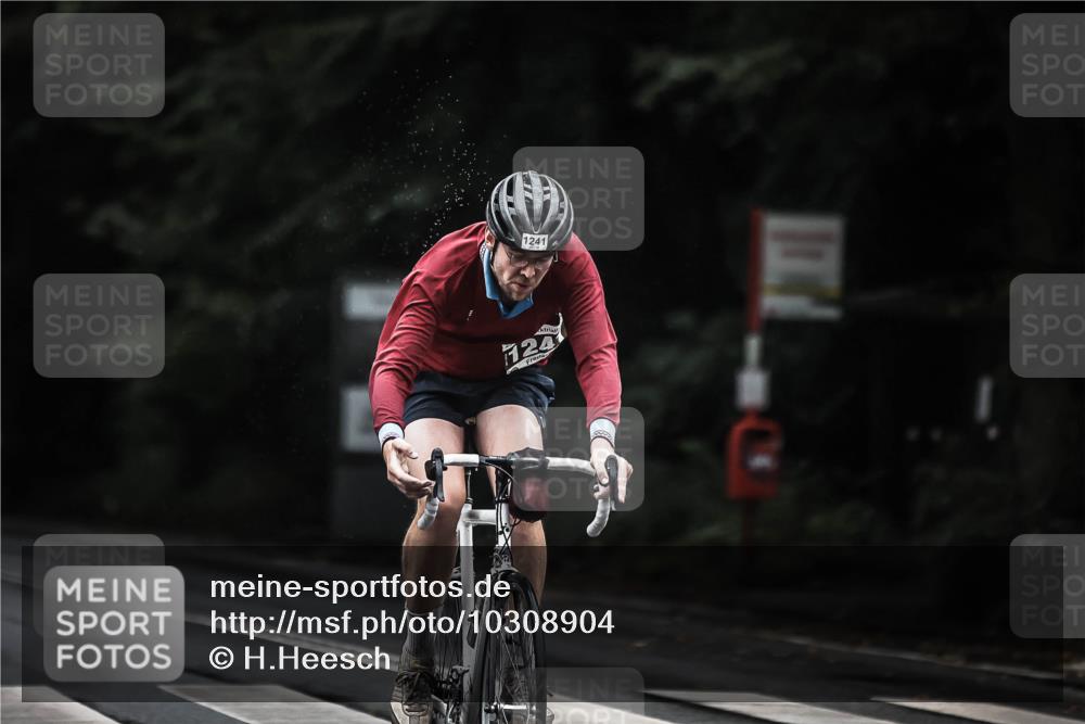 13.09.2026 - Stadtparktriathlon H.Heesch http://msf.ph/oto/10308904 13.09.2026 12:48:47 Radfahren 1198, 1241, 1265 meine-sportfotos.de