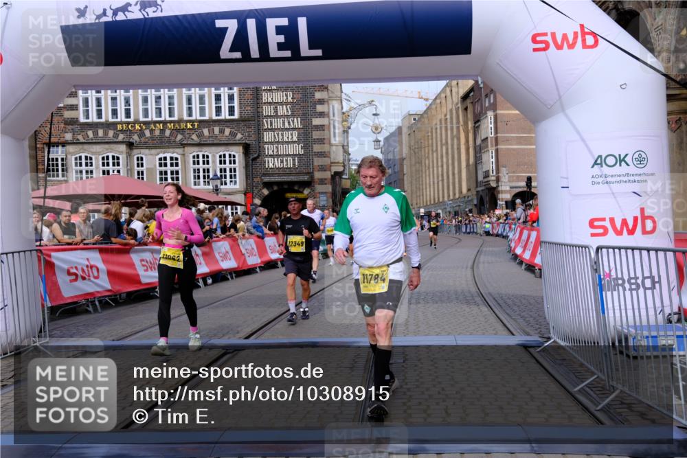 13.09.2026 - 21. swb-Marathon Bremen Tim E. http://msf.ph/oto/10308915 13.09.2026 10:52:10 Ziel 10162, 10183, 10218, 10281, 10348, 10467, 10641, 11273, 11277, 11285, 11376, 11542, 11555, 11685, 11733, 11777, 11784, 11869, 11962, 12349 meine-sportfotos.de