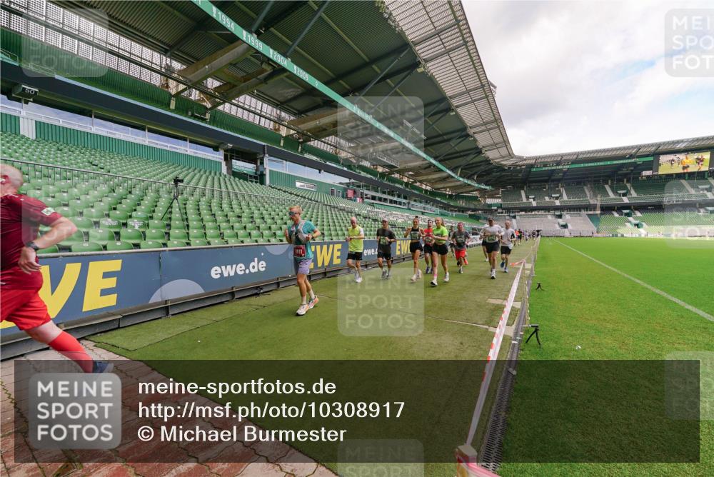 13.09.2026 - 21. swb-Marathon Bremen Michael Burmester http://msf.ph/oto/10308917 13.09.2026 13:04:56 Laufen im Stadion 178, 209, 210, 244, 323, 394, 488, 534, 536, 565, 647, 725, 881, 891, 900, 1073, 1239, 1243, 1307, 1308, 1343, 1373, 1380, 1456, 1479, 1627, 1649, 1653, 1656, 1687, 1771, 1780, 1914, 1932, 1941, 2023, 2089, 2126, 2223, 2241, 2265, 2301, 2369, 2430, 2452, 2602, 2723, 2742, 2764, 2851, 2867, 2872, 2891, 2910, 2919, 2957, 2959, 2977, 2985, 3028, 3030, 3217, 3278, 3320, 3343, 3402, 3419, 3425, 3444, 3454, 3485, 3521, 3579, 3618, 3796, 3909, 242 meine-sportfotos.de