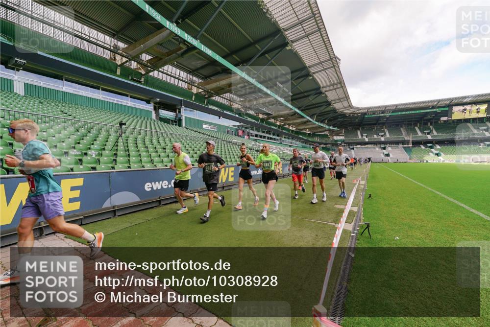 13.09.2026 - 21. swb-Marathon Bremen Michael Burmester http://msf.ph/oto/10308928 13.09.2026 13:04:57 Laufen im Stadion 178, 209, 210, 244, 323, 394, 488, 534, 536, 565, 647, 725, 881, 891, 900, 1073, 1239, 1243, 1307, 1308, 1343, 1373, 1380, 1456, 1479, 1627, 1649, 1653, 1656, 1687, 1771, 1780, 1914, 1932, 1941, 2023, 2089, 2126, 2223, 2241, 2265, 2301, 2369, 2430, 2452, 2602, 2723, 2742, 2764, 2851, 2867, 2872, 2891, 2910, 2919, 2957, 2959, 2977, 2985, 3028, 3030, 3217, 3278, 3320, 3343, 3402, 3419, 3425, 3444, 3454, 3485, 3521, 3579, 3618, 3796, 3909, 242 meine-sportfotos.de