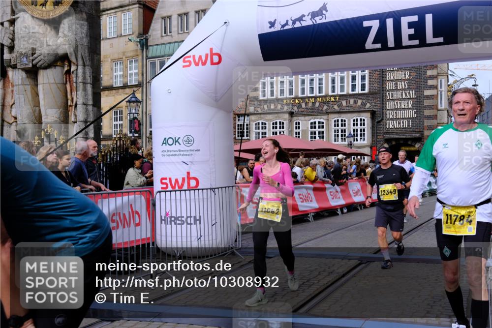 13.09.2026 - 21. swb-Marathon Bremen Tim E. http://msf.ph/oto/10308932 13.09.2026 10:52:11 Ziel 10162, 10183, 10218, 10281, 10467, 10641, 11273, 11277, 11285, 11376, 11542, 11555, 11685, 11733, 11777, 11784, 11869, 11877, 11962, 12349 meine-sportfotos.de