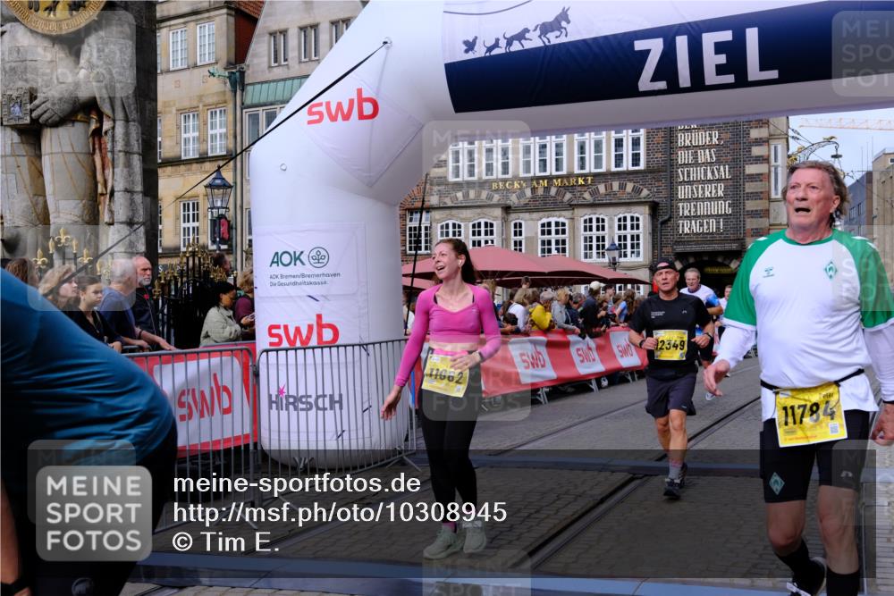 13.09.2026 - 21. swb-Marathon Bremen Tim E. http://msf.ph/oto/10308945 13.09.2026 10:52:11 Ziel 10162, 10183, 10218, 10281, 10467, 10641, 11273, 11277, 11285, 11376, 11542, 11555, 11685, 11733, 11777, 11784, 11869, 11877, 11962, 12349 meine-sportfotos.de