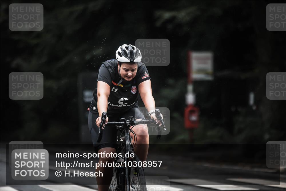 13.09.2026 - Stadtparktriathlon H.Heesch http://msf.ph/oto/10308957 13.09.2026 12:48:54 Radfahren 1131, 1135, 1205, 1234, 1263 meine-sportfotos.de