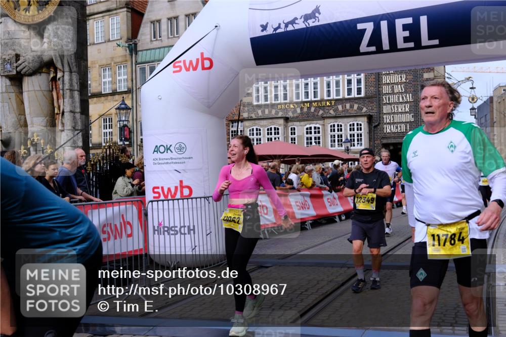 13.09.2026 - 21. swb-Marathon Bremen Tim E. http://msf.ph/oto/10308967 13.09.2026 10:52:12 Ziel 10162, 10183, 10218, 10281, 10641, 11277, 11285, 11376, 11542, 11555, 11685, 11733, 11777, 11784, 11869, 11877, 11962, 12349 meine-sportfotos.de