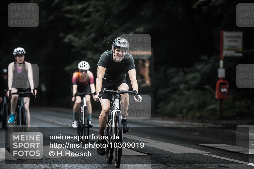 13.09.2026 - Stadtparktriathlon H.Heesch http://msf.ph/oto/10309019 13.09.2026 12:48:58 Radfahren 1069, 1099, 1131, 1135, 1205, 1234, 1263 meine-sportfotos.de