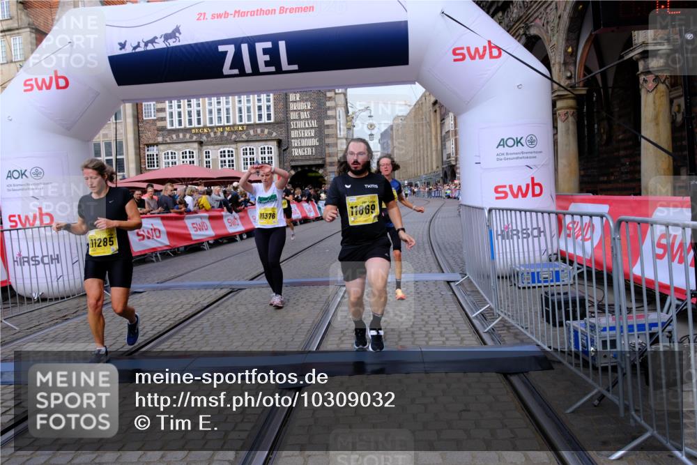 13.09.2026 - 21. swb-Marathon Bremen Tim E. http://msf.ph/oto/10309032 13.09.2026 10:52:16 Ziel 10183, 10218, 10588, 10641, 11277, 11285, 11376, 11487, 11555, 11685, 11777, 11784, 11869, 11877, 11962, 12349 meine-sportfotos.de