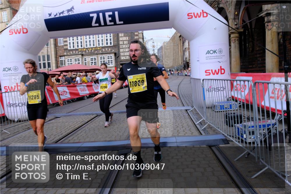 13.09.2026 - 21. swb-Marathon Bremen Tim E. http://msf.ph/oto/10309047 13.09.2026 10:52:17 Ziel 10183, 10218, 10588, 10641, 11277, 11285, 11376, 11487, 11555, 11685, 11777, 11784, 11869, 11877, 11962, 12349 meine-sportfotos.de