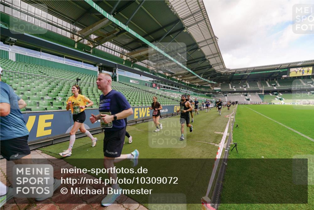 13.09.2026 - 21. swb-Marathon Bremen Michael Burmester http://msf.ph/oto/10309072 13.09.2026 13:05:15 Laufen im Stadion 178, 209, 210, 217, 244, 323, 394, 534, 536, 565, 647, 881, 891, 900, 1073, 1239, 1243, 1274, 1307, 1308, 1343, 1373, 1380, 1456, 1479, 1533, 1581, 1627, 1653, 1656, 1687, 1780, 1914, 1932, 1941, 2023, 2076, 2089, 2126, 2241, 2244, 2265, 2301, 2310, 2369, 2430, 2452, 2464, 2602, 2723, 2742, 2764, 2851, 2867, 2872, 2891, 2910, 2919, 2957, 2959, 2985, 3028, 3030, 3055, 3217, 3278, 3320, 3343, 3419, 3425, 3444, 3454, 3485, 3521, 3579, 3796, 3909, 242 meine-sportfotos.de