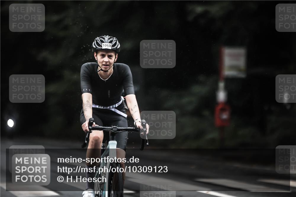 13.09.2026 - Stadtparktriathlon H.Heesch http://msf.ph/oto/10309123 13.09.2026 12:49:03 Radfahren 1069, 1093, 1099, 1116, 1131, 1205, 1234, 1263, 1283 meine-sportfotos.de