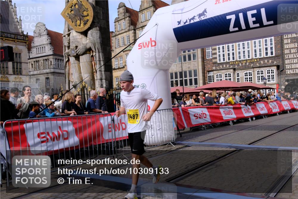 13.09.2026 - 21. swb-Marathon Bremen Tim E. http://msf.ph/oto/10309133 13.09.2026 10:52:24 Ziel 10218, 10588, 11277, 11285, 11371, 11376, 11487, 11555, 11869, 11877, 13578 meine-sportfotos.de