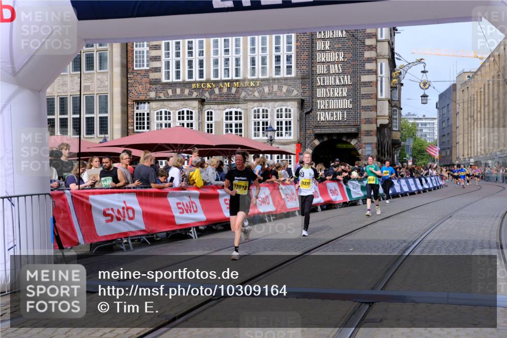 13.09.2026 - 21. swb-Marathon Bremen Tim E. http://msf.ph/oto/10309164 13.09.2026 10:52:29 Ziel 10588, 11371, 11487, 11610, 11877, 12319, 13578 meine-sportfotos.de